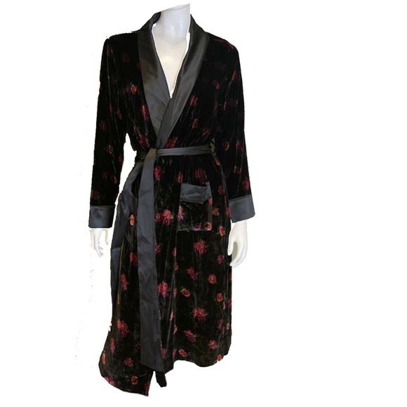 Victoria's Secret Black Velvet w/ Red Pink Floral Fabric Details Robe NWT SZ LG - Picture 1 of 9